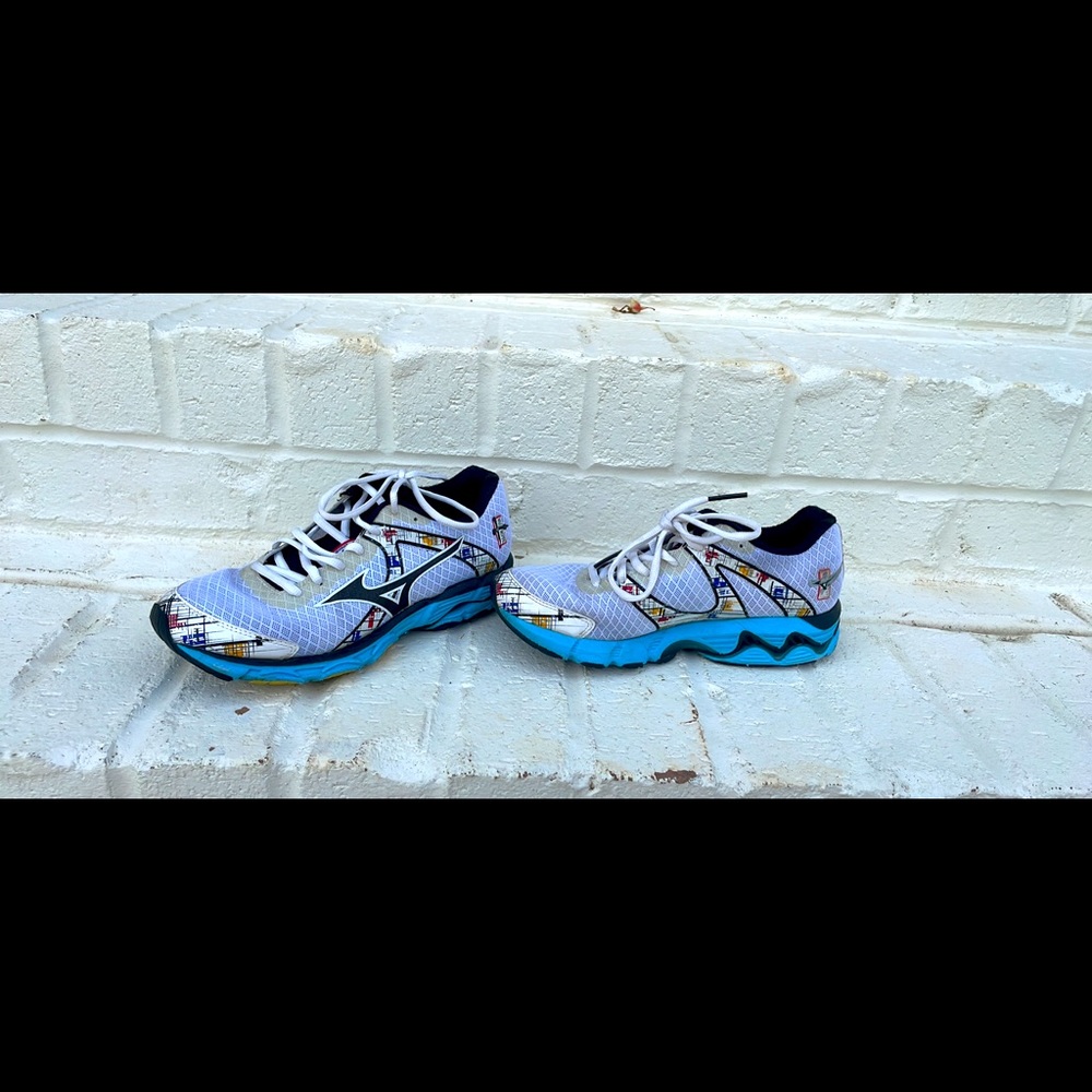 Mizuno wave inspired running shoes for women